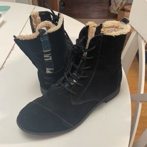 Black Toms lined zip up bootie.